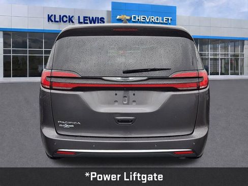 Used 2023 Chrysler Pacifica Touring-L FWD image 7