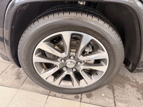 Used 2018 Jeep Grand Cherokee Overland image 48