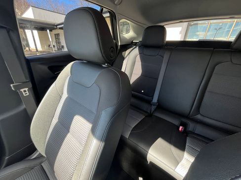 Used 2025 Chevrolet Trax LT image 33