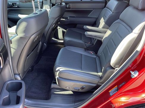 Used 2025 Hyundai Santa Fe Calligraphy image 11