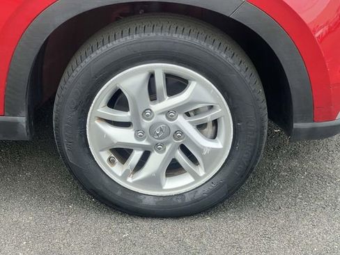 Certified 2022 Hyundai Venue SE image 7