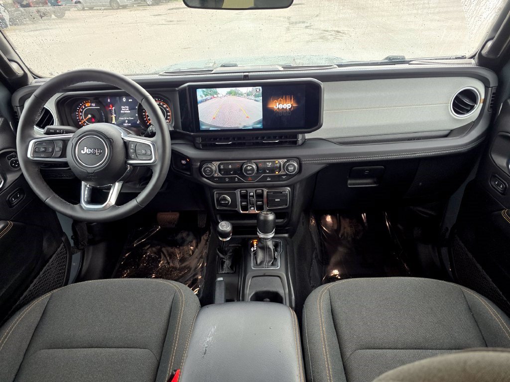 Used 2026 Jeep Wrangler Unlimited Sahara AWD/4WD image 32