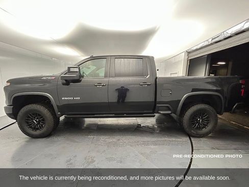 Used 2025 Chevrolet Silverado 2500 ZR2 w/ Technology Package image 2