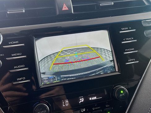 Used 2018 Toyota Camry SE w/ Convenience Package FWD image 22