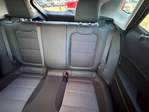 Used 2025 Chevrolet Trax LT FWD image 36