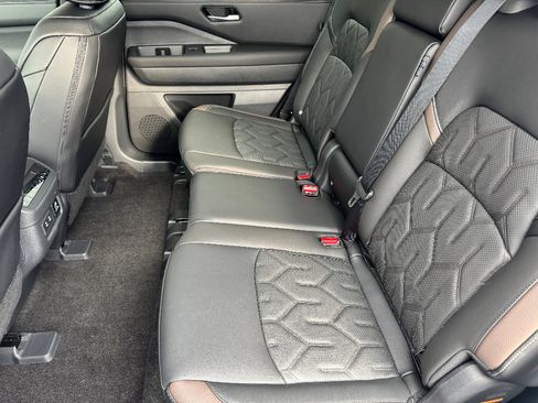 New 2026 Nissan Pathfinder Platinum w/ Cargo Package AWD/4WD image 20