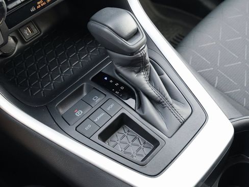 Used 2025 Toyota RAV4 XLE image 23