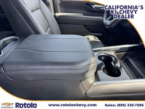 Used 2025 Chevrolet Suburban Z71 AWD/4WD image 8