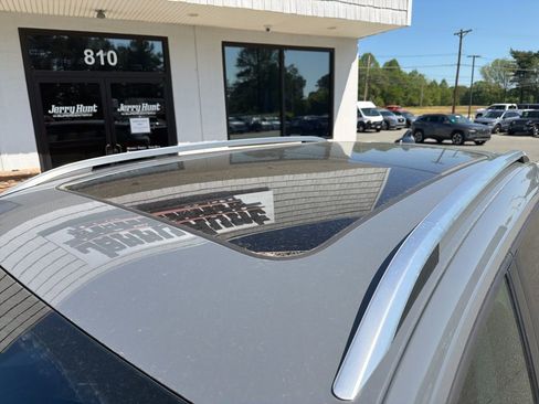 Used 2023 Volkswagen Taos SE image 12