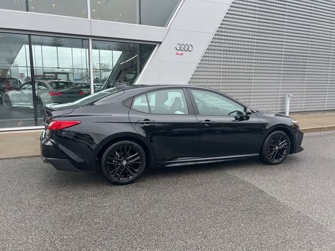 Used 2025 Toyota Camry SE image 18