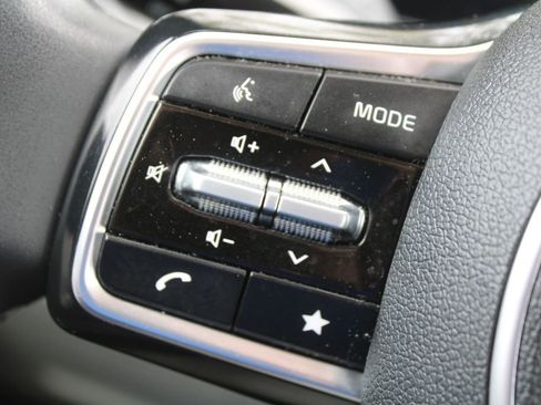 Certified 2025 Kia Sorento S w/ Panoramic Sunroof Package image 27