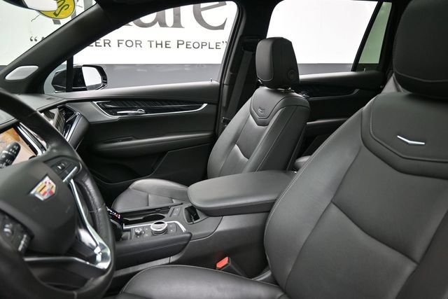 Used 2025 Cadillac XT6 Premium Luxury AWD/4WD image 17