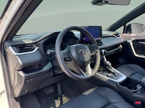 Used 2023 Toyota RAV4 XSE AWD/4WD image 18
