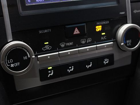 Used 2012 Toyota Camry SE FWD image 25