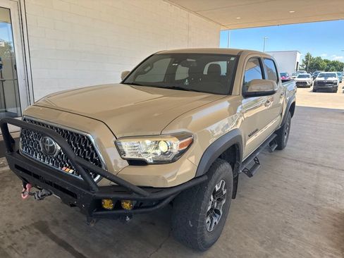 Used 2019 Toyota Tacoma TRD Off-Road AWD/4WD image 3