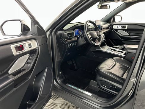 Used 2020 Ford Explorer Platinum w/ Premium Technology Package AWD/4WD image 28