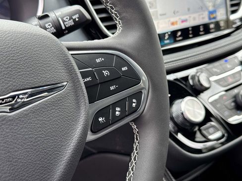 New 2026 Chrysler Pacifica Limited FWD image 33