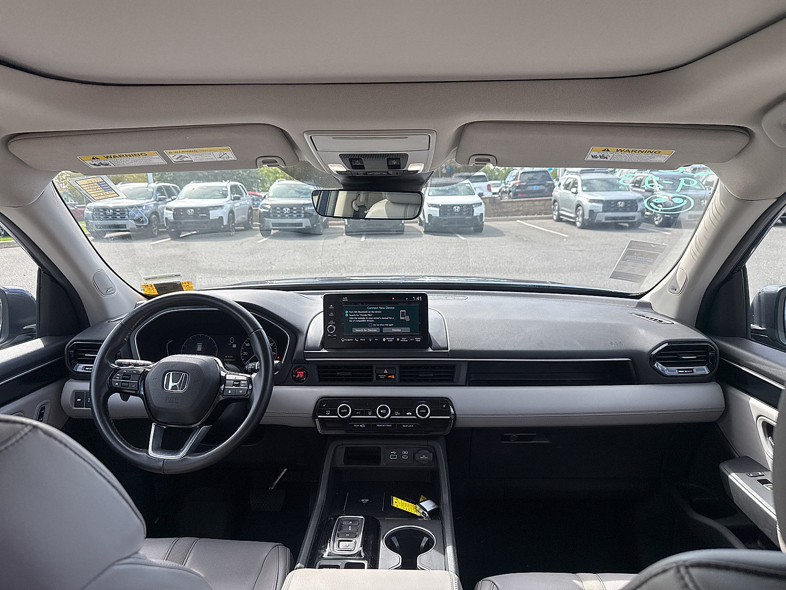 Used 2025 Honda Pilot Touring image 5