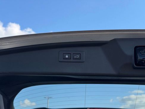 Used 2020 Subaru Outback Premium w/ Popular Package #1 AWD/4WD image 39