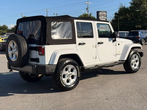 Used 2015 Jeep Wrangler Unlimited Sahara w/ Connectivity Group AWD/4WD image 9