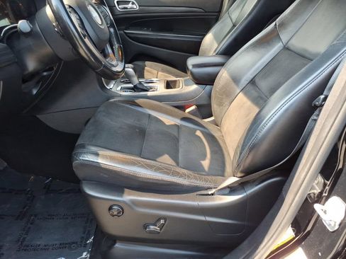 Used 2019 Jeep Grand Cherokee Altitude AWD/4WD image 13
