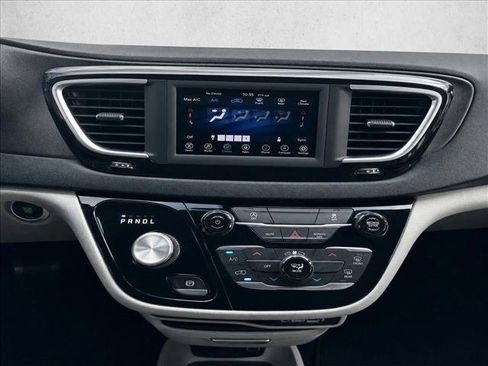 Used 2021 Chrysler Voyager Lxi FWD image 19
