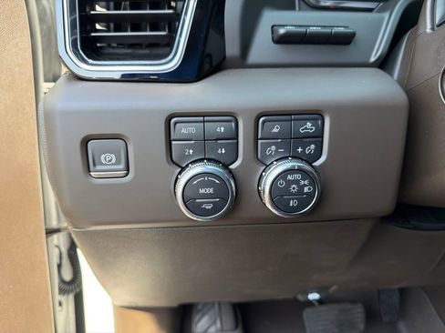 Used 2025 GMC Sierra 1500 Denali w/ Technology Package AWD/4WD image 19