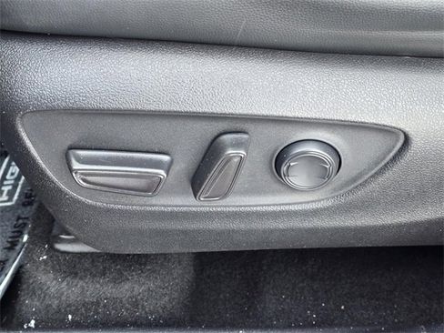 Used 2022 Toyota Highlander XLE image 12