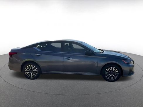 Used 2025 Nissan Altima 2.5 SV image 15