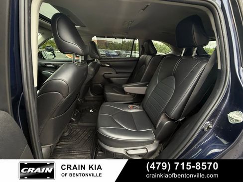 Used 2023 Toyota Highlander XLE AWD/4WD image 22