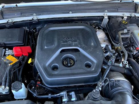 Used 2025 Jeep Wrangler Sport S image 33