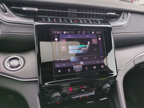 New 2025 Jeep Grand Cherokee L Altitude image 30