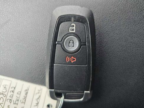 Used 2022 Ford Escape SE image 21
