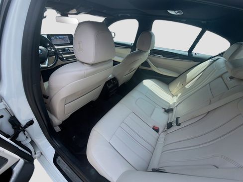 Used 2021 BMW 530i w/ Premium Package RWD image 25
