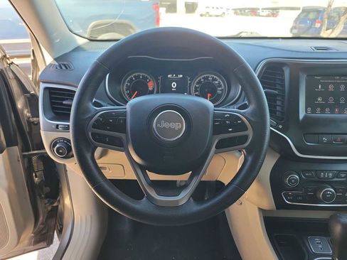 Used 2019 Jeep Cherokee Latitude w/ Popular Appearance Group image 11