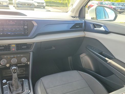 Used 2023 Volkswagen Taos SE w/ Panoramic Sunroof Package FWD image 22
