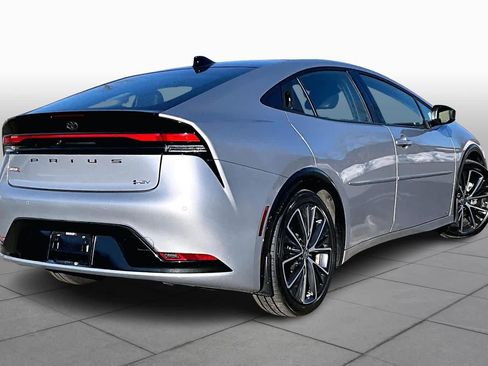 Used 2025 Toyota Prius XLE image 13