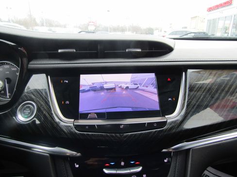Used 2020 Cadillac XT6 Premium Luxury image 12