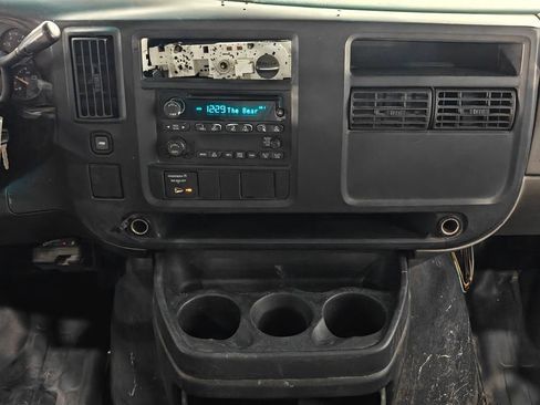 Used 2004 Chevrolet Express 3500 RWD image 5