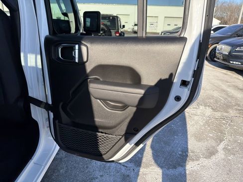 Used 2024 Jeep Wrangler Unlimited w/ Convenience Group image 17