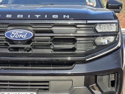 Used 2025 Ford Expedition Active image 3