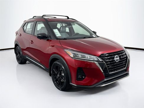 Used 2023 Nissan Kicks SR w/ SR Premium Package image 9