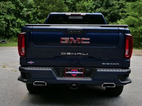 Used 2022 GMC Sierra 1500 Denali w/ Driver Alert Package II AWD/4WD image 8