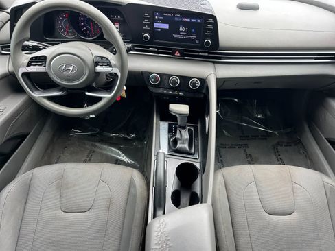 Used 2021 Hyundai Elantra SE image 4