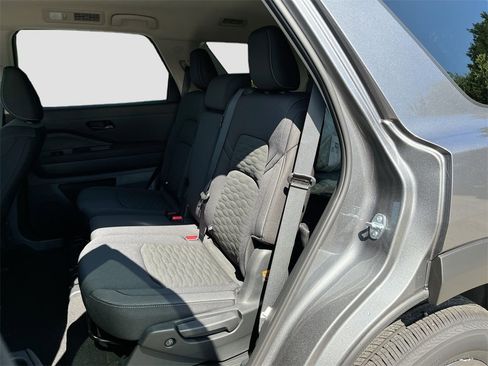 Certified 2025 Nissan Pathfinder S image 22