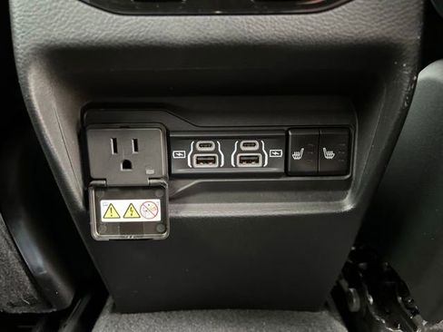 Certified 2025 Jeep Grand Cherokee Limited w/ Black Appearance Package AWD/4WD image 15