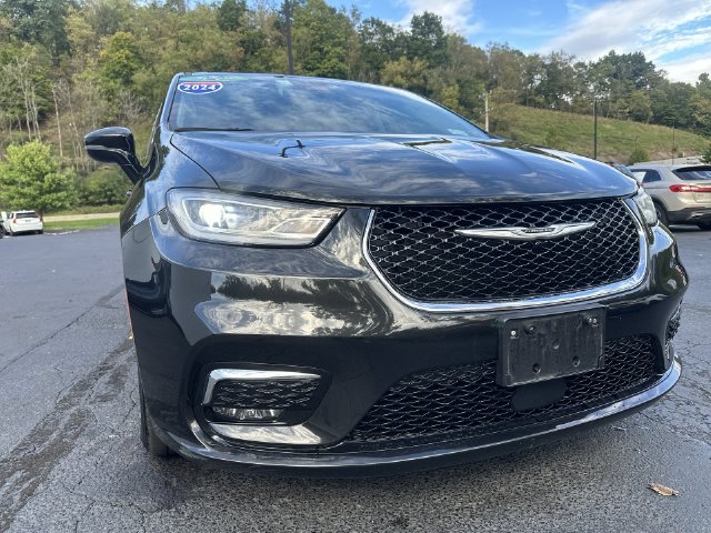 Used 2024 Chrysler Pacifica Limited FWD image 11