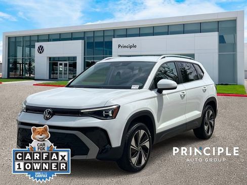Used 2025 Volkswagen Taos SE image 1