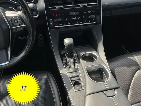 Used 2019 Toyota Avalon Touring image 18