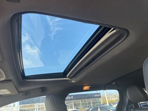 Used 2022 Toyota Sienna XSE image 9